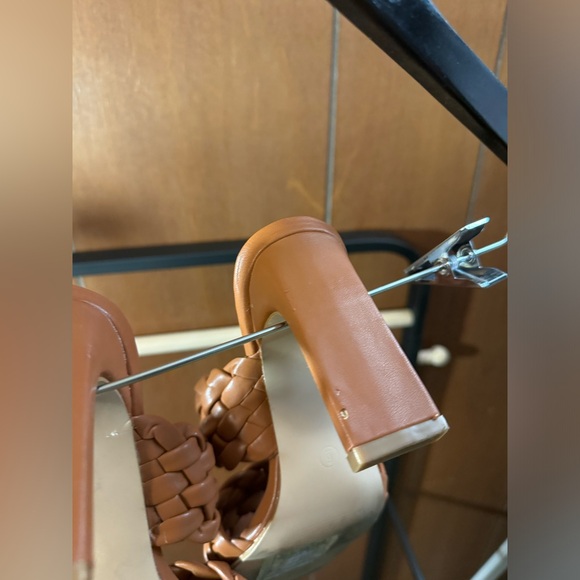 Mudd Brown Sandals - Picture 5 of 9